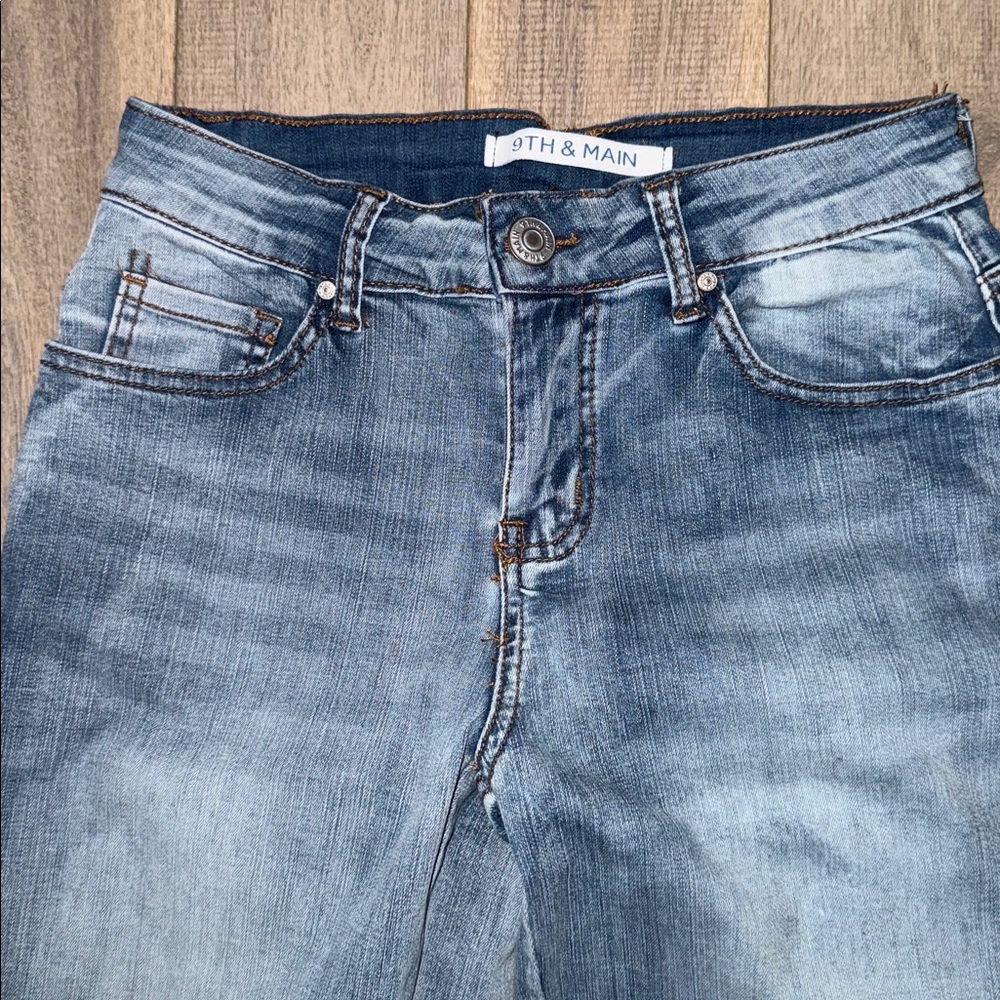 9th & Main Floral Embroidered Stretch Straight Jeans - Picture 2 of 6